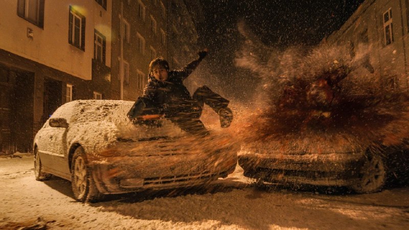 Изображение к публикации: Dread Central рассказал о съемках Resident Evil: во время сцены с падающими зомби тяжелый мешок бутафорской крови…