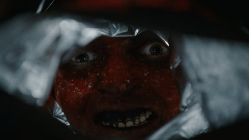 Изображение к публикации: Dread Central рассказал о коротком хорроре Blumhouse и Cheetos: женщина игнорирует предупреждение и выпускает существо…